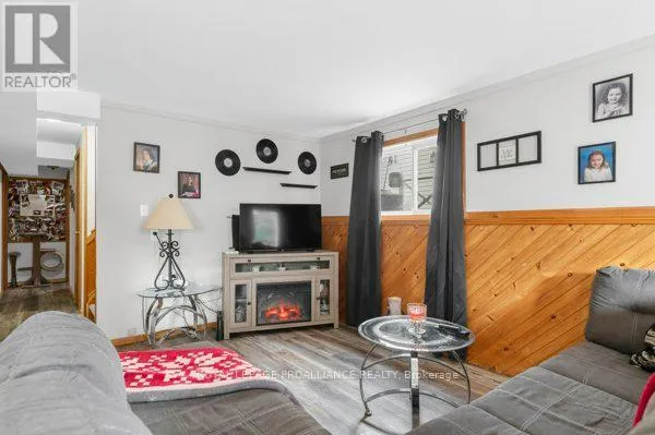 B - 162 PRINCE EDWARD STREET, #B