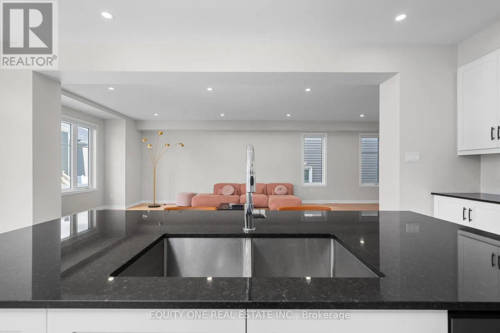 215 MEYNELL ROAD