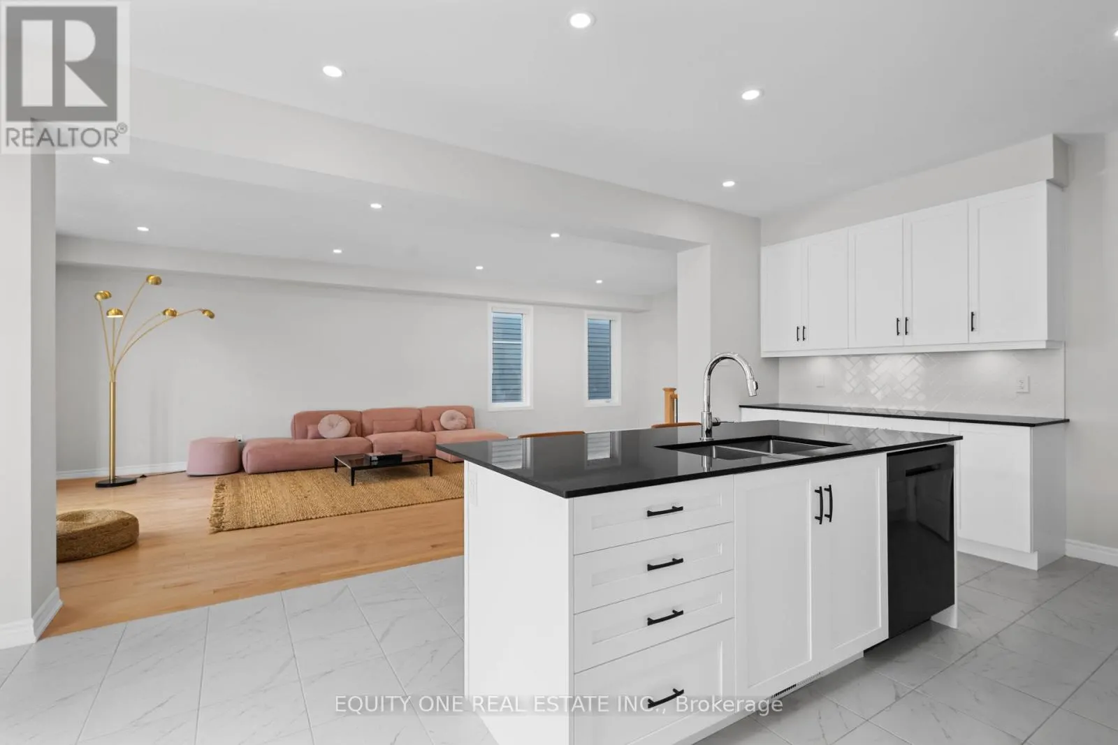 215 MEYNELL ROAD