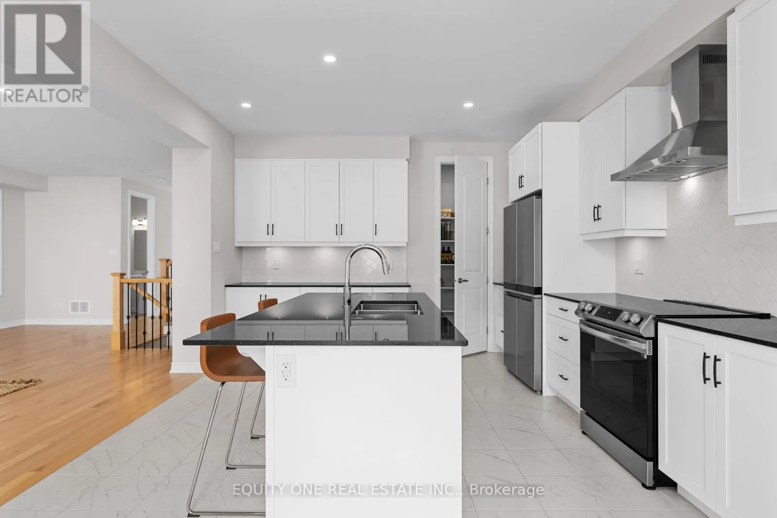215 MEYNELL ROAD