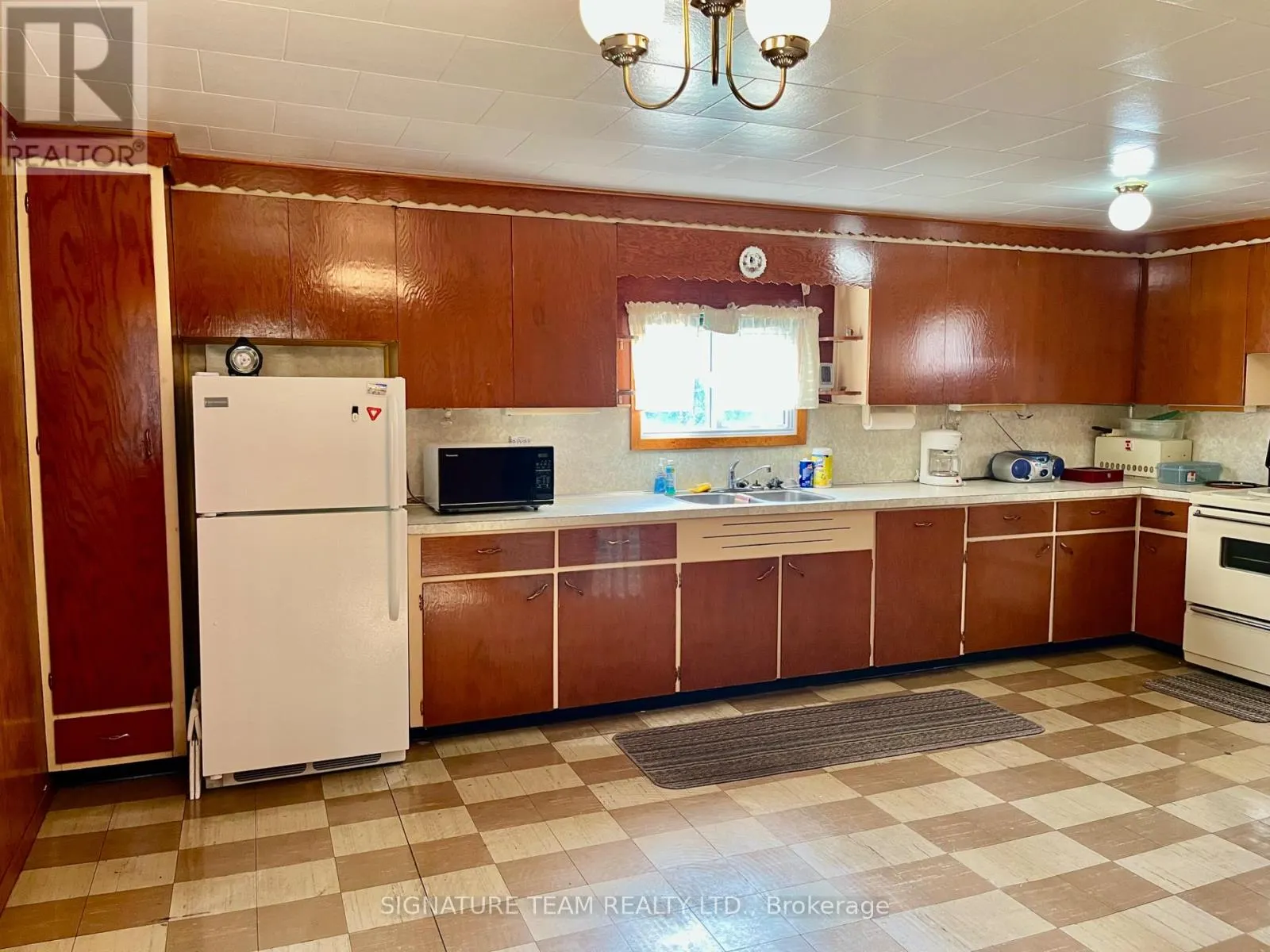 905 SILVER LAKE ROAD