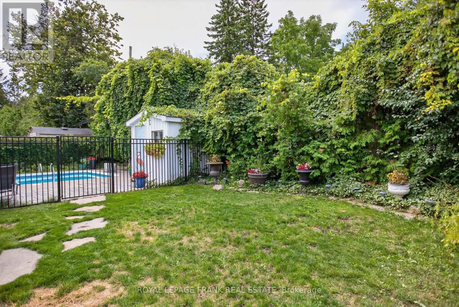 1805 PARKWOOD CIRCLE