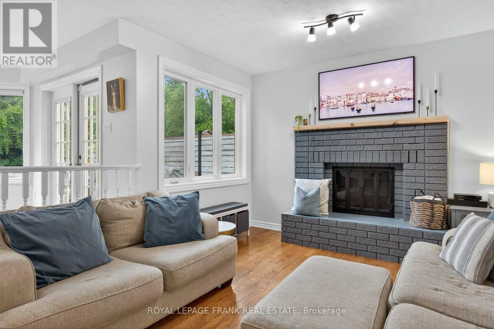 1805 PARKWOOD CIRCLE