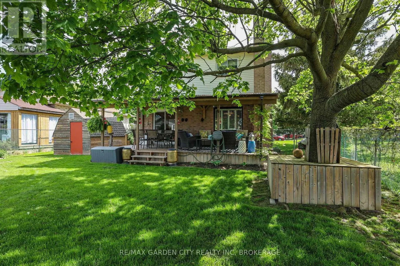 8 LAMPMAN CRESCENT