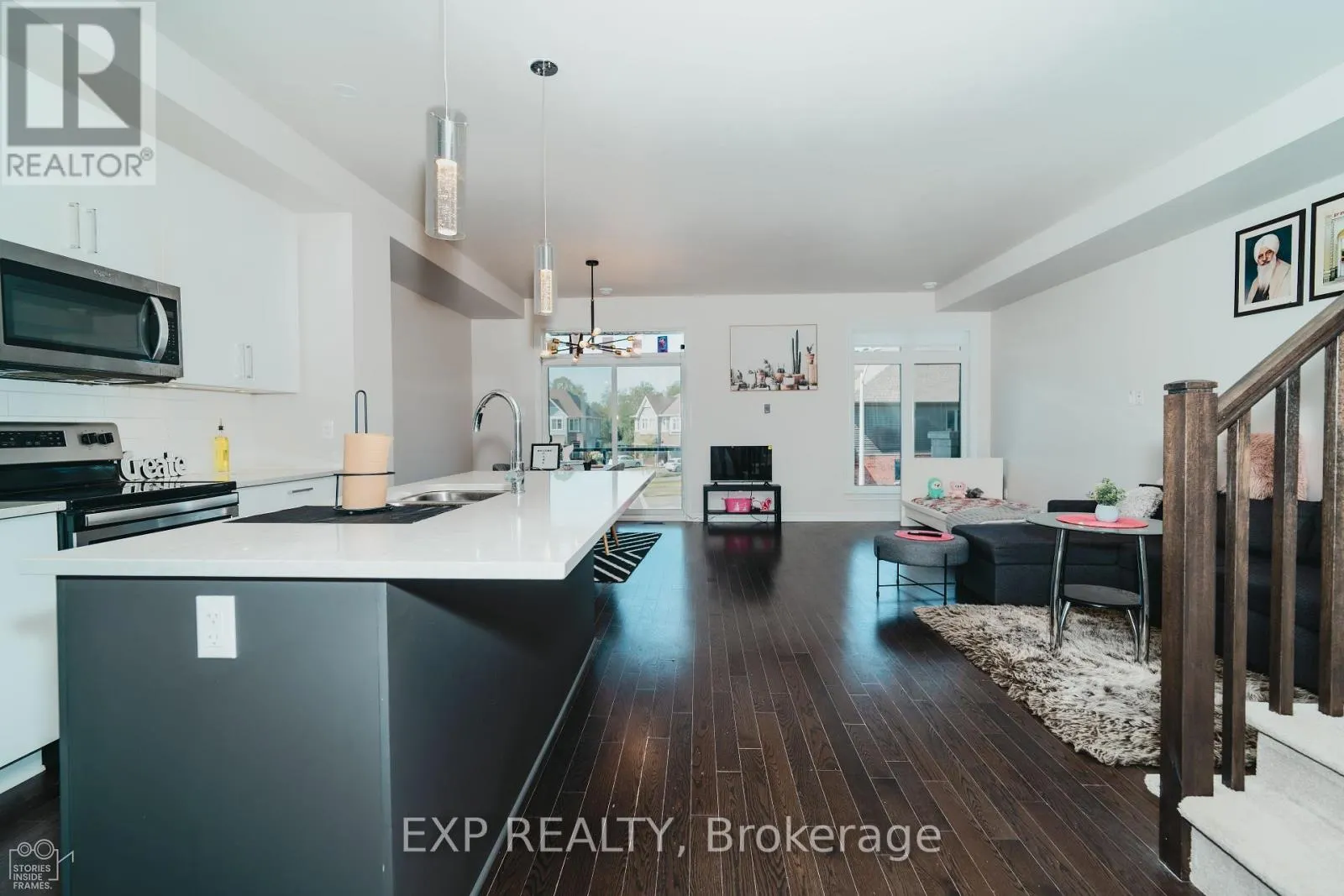 564 LABRADOR CRESCENT
