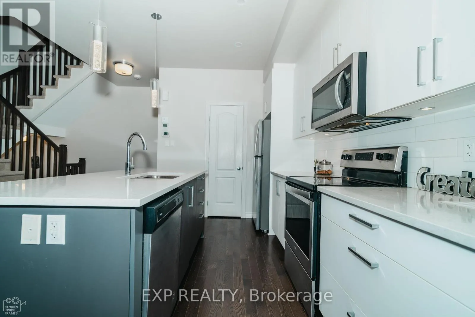 564 LABRADOR CRESCENT