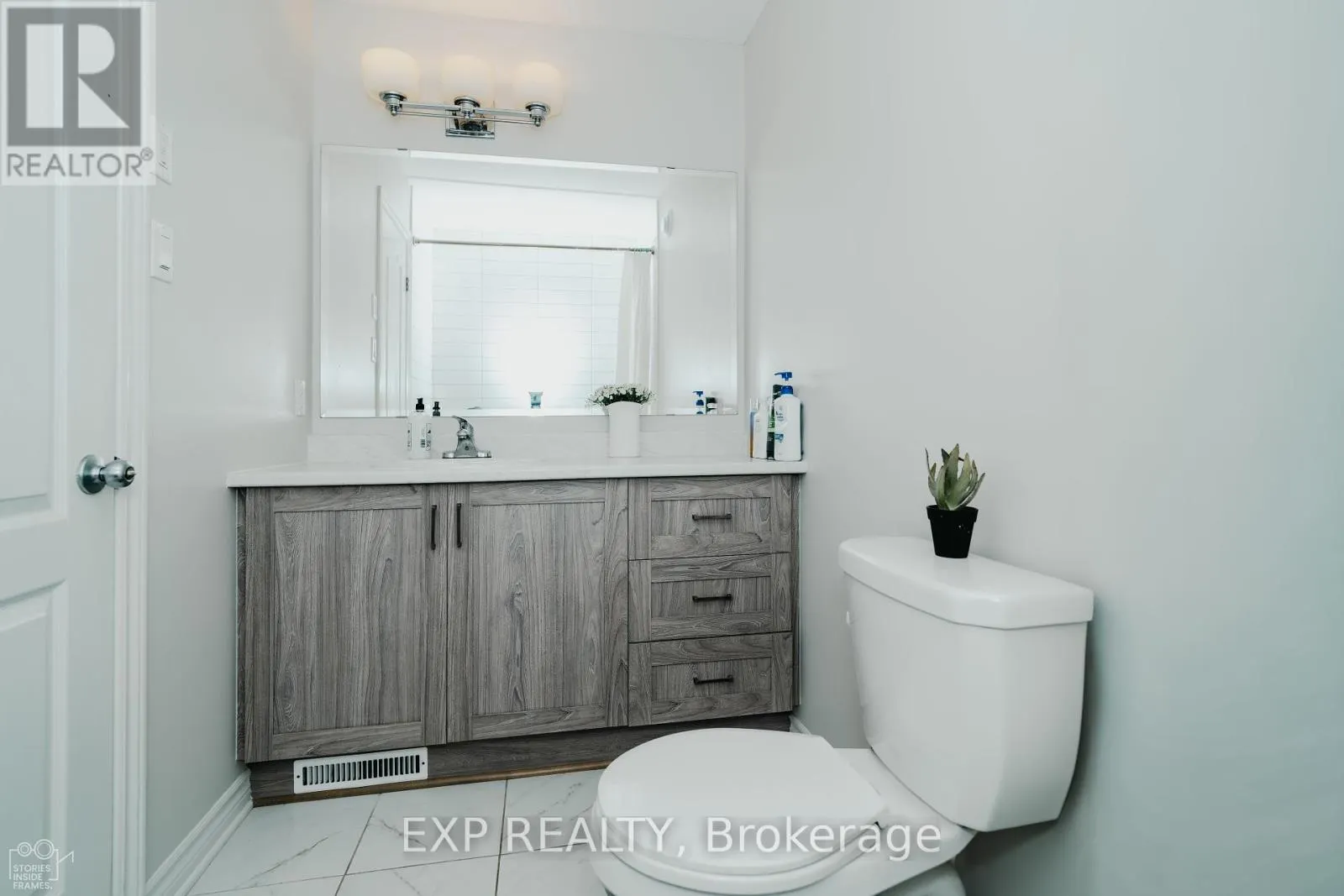 564 LABRADOR CRESCENT