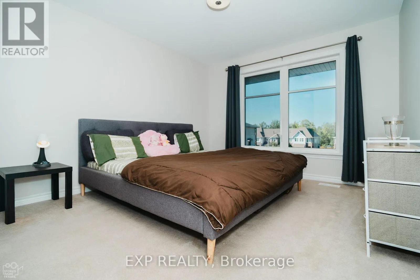 564 LABRADOR CRESCENT