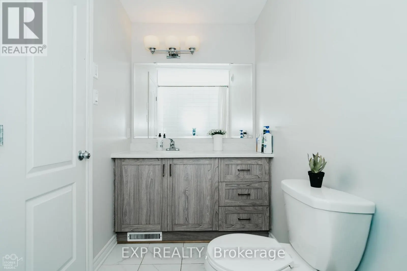 564 LABRADOR CRESCENT