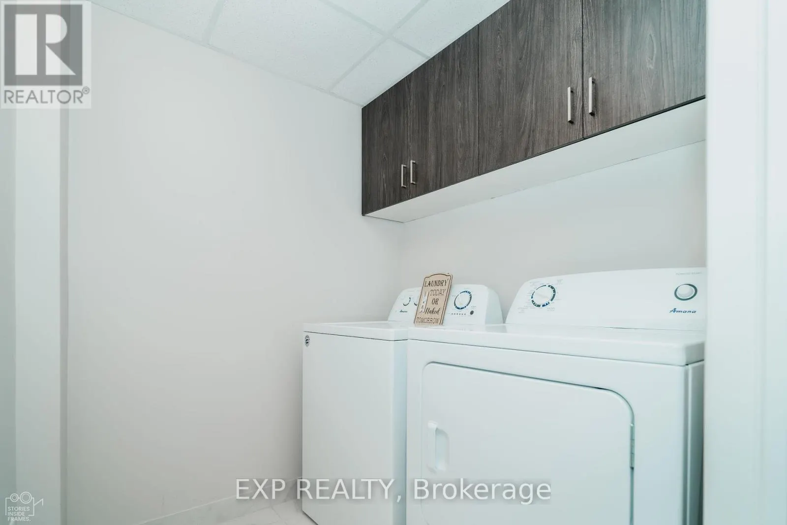 564 LABRADOR CRESCENT