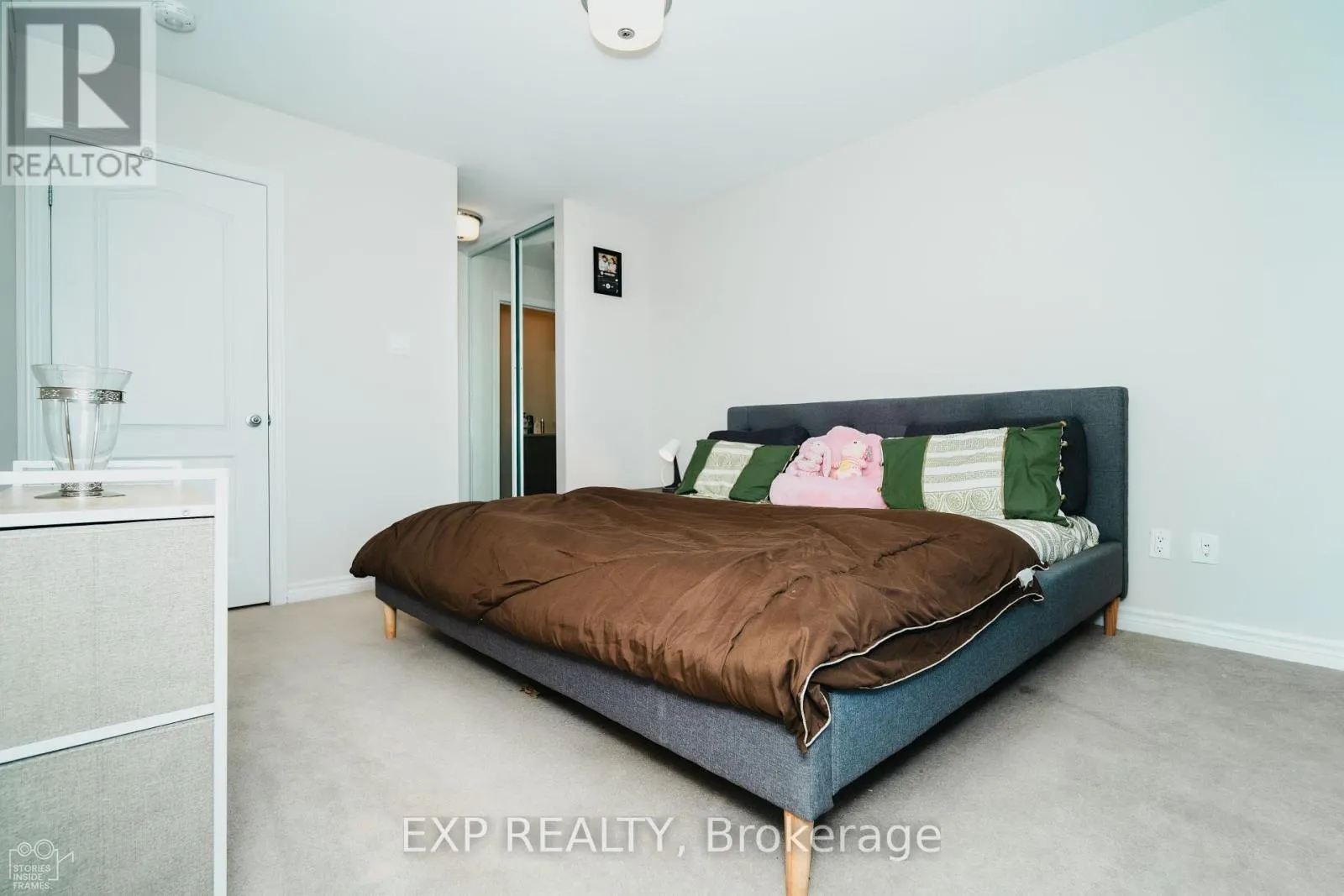 564 LABRADOR CRESCENT