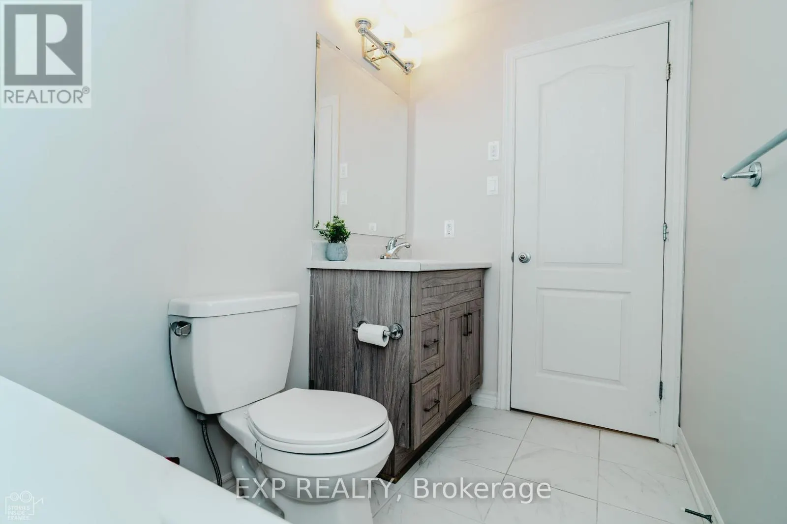 564 LABRADOR CRESCENT