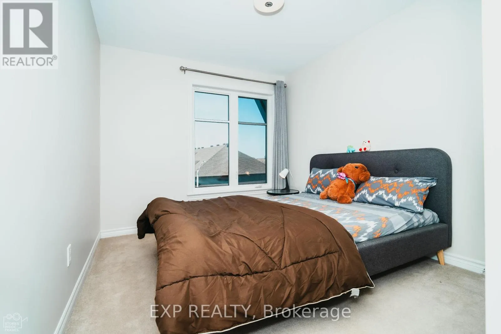 564 LABRADOR CRESCENT