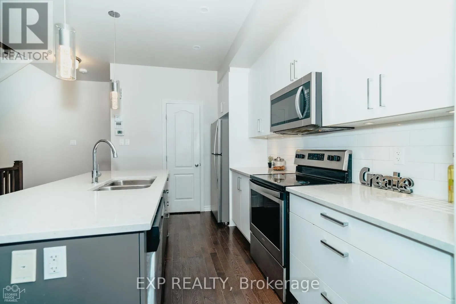 564 LABRADOR CRESCENT
