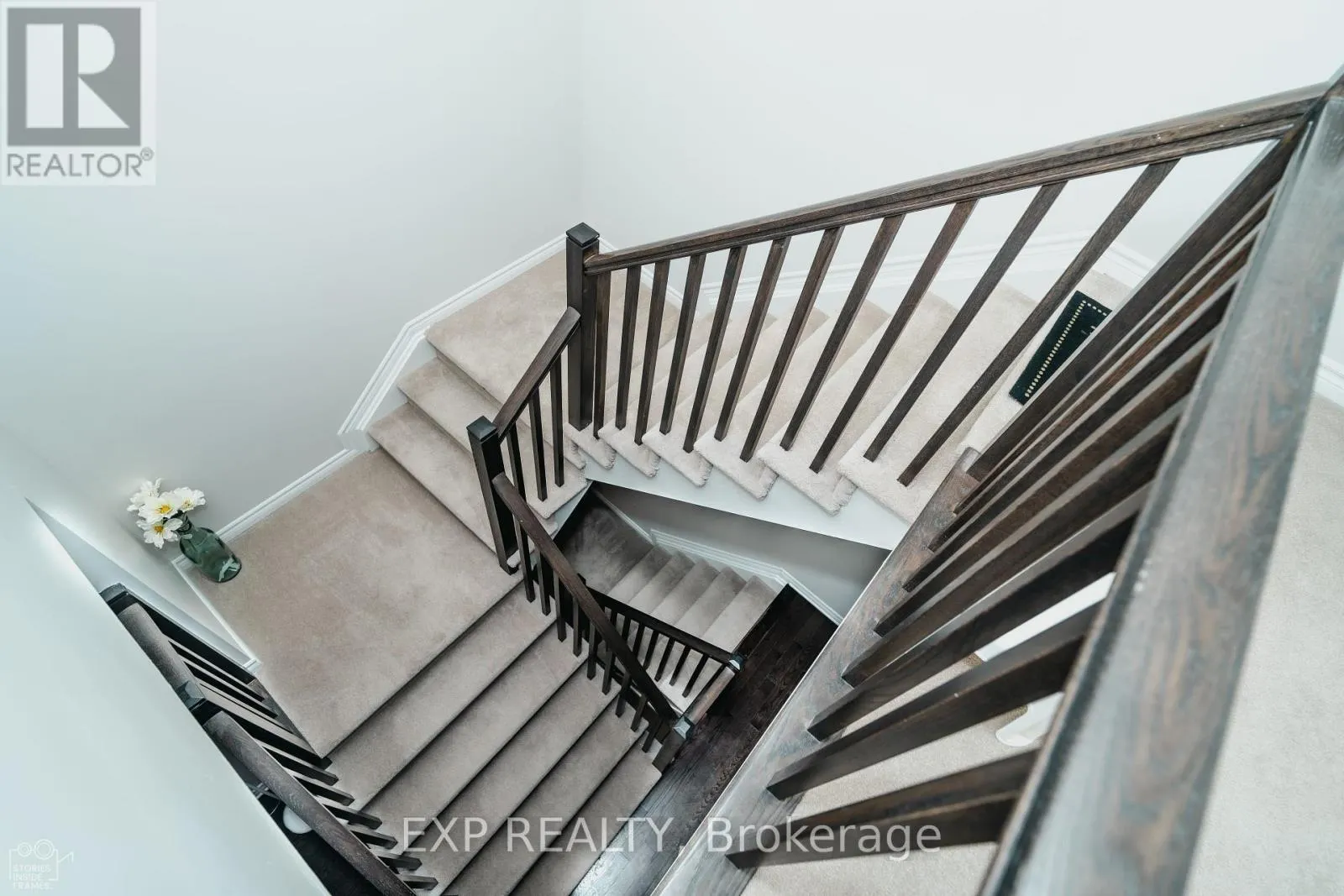 564 LABRADOR CRESCENT