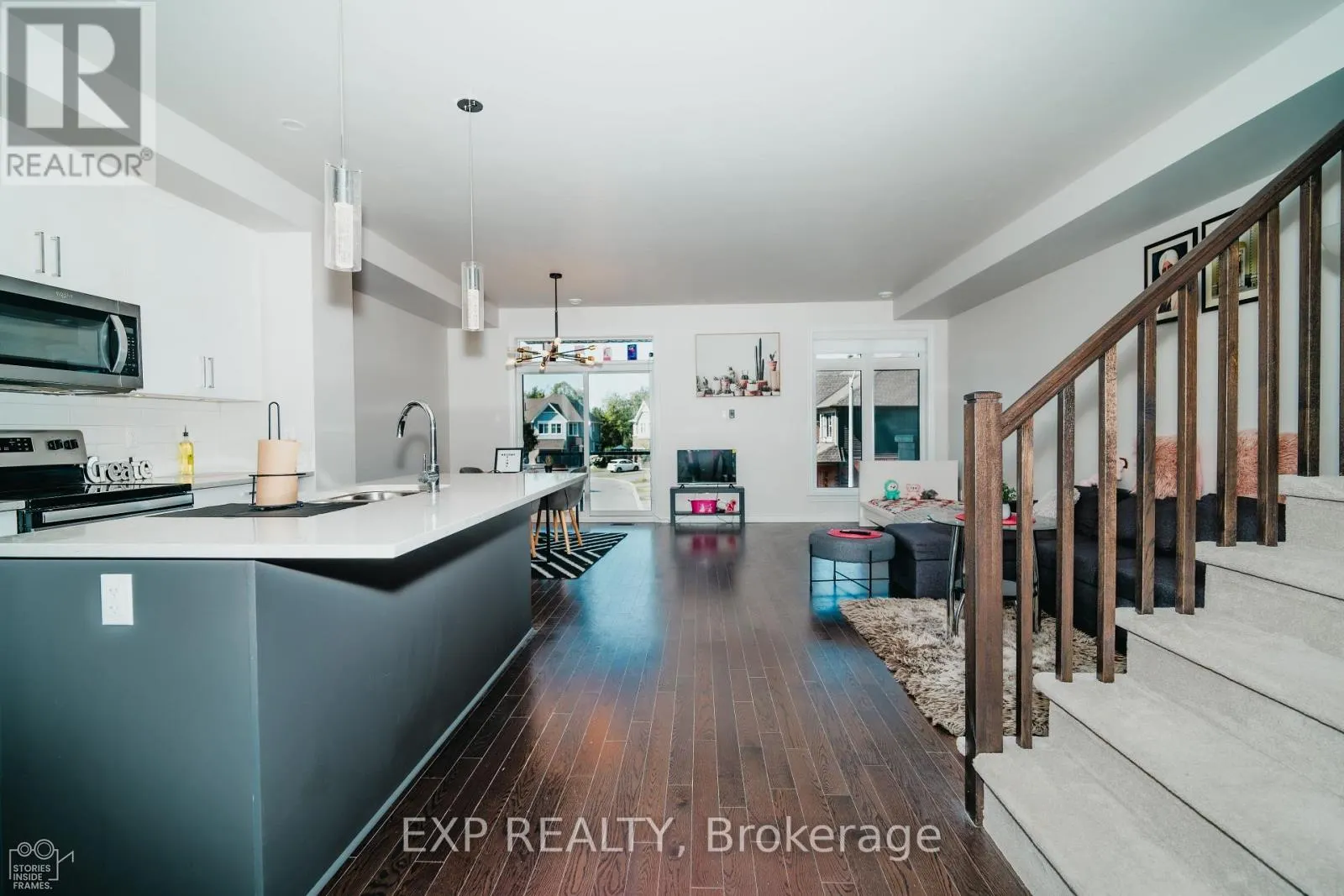 564 LABRADOR CRESCENT