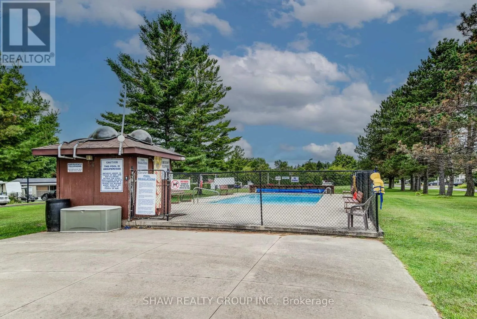 691 OAK CRESCENT