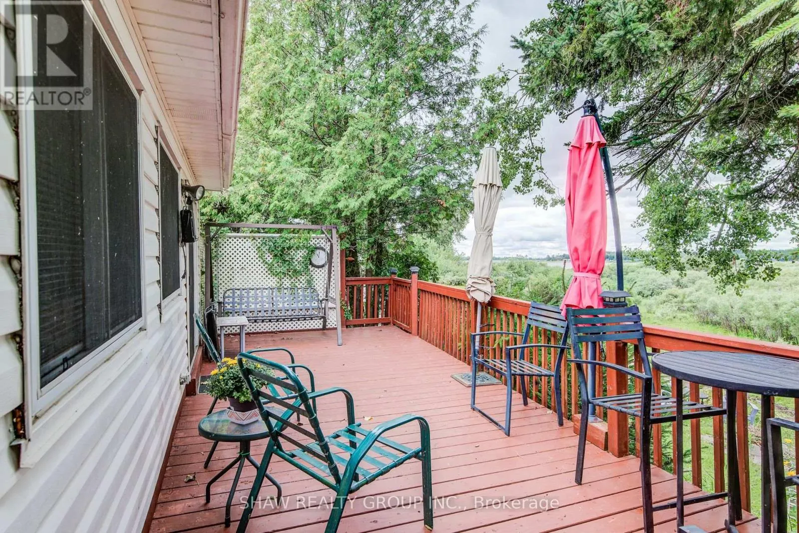 691 OAK CRESCENT