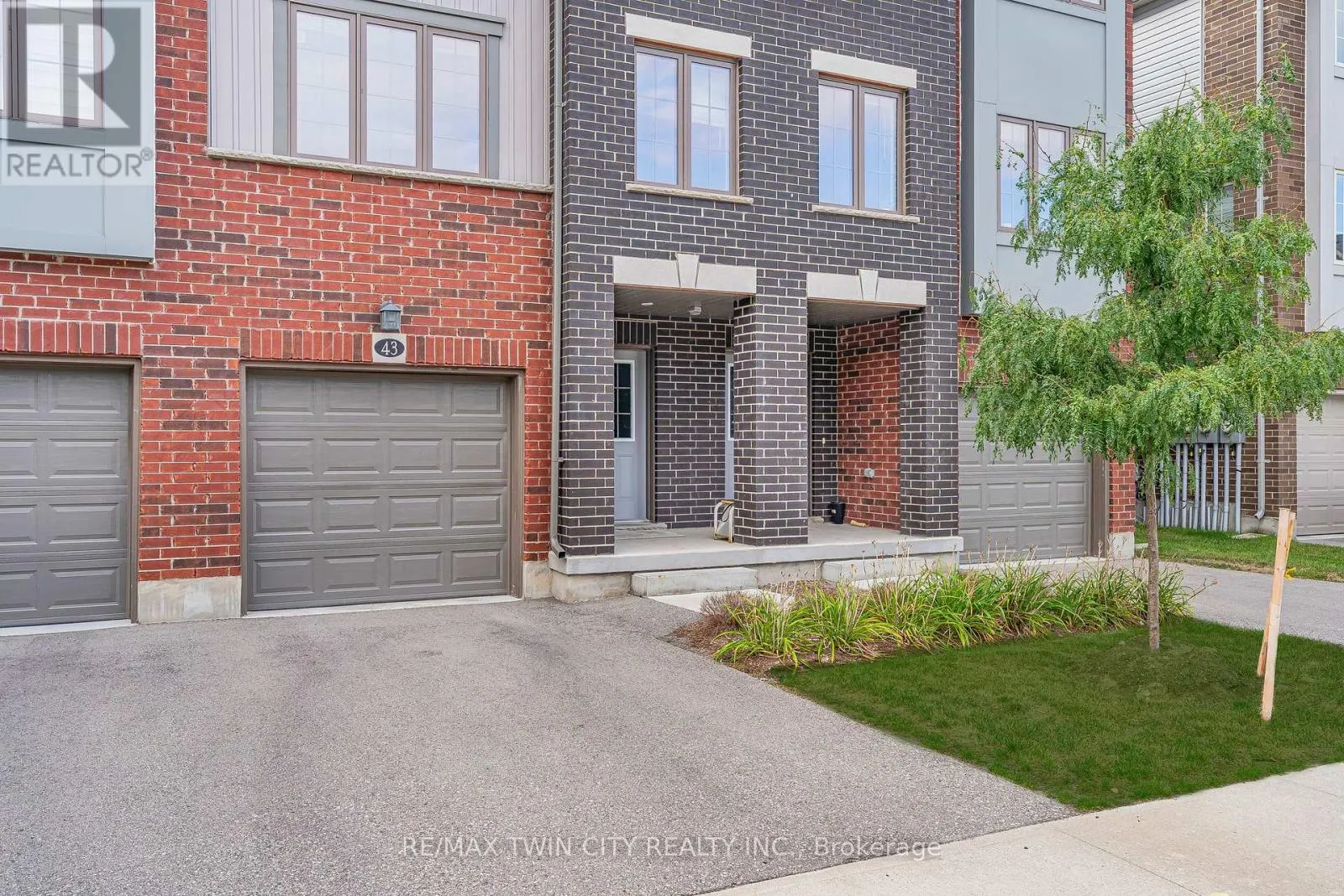 43 - 311 WOOLWICH STREET