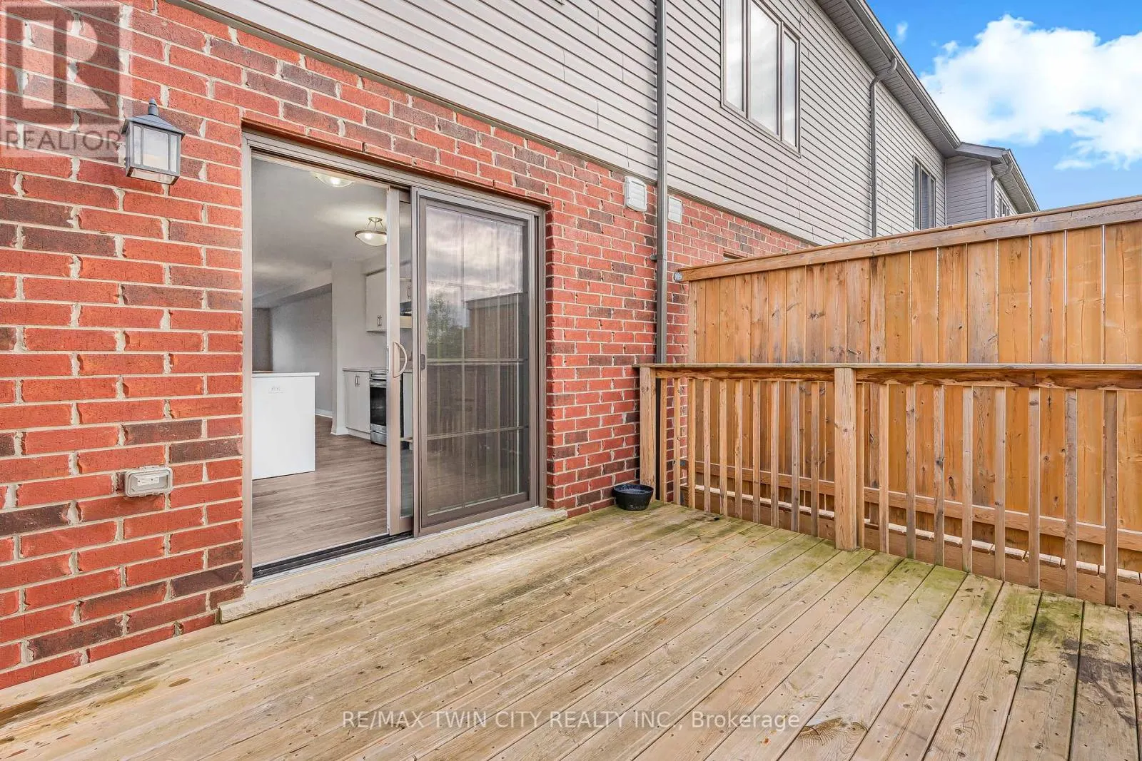 43 - 311 WOOLWICH STREET