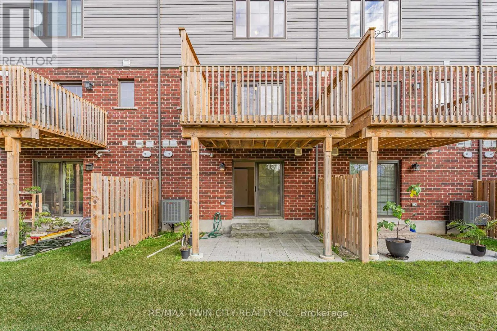 43 - 311 WOOLWICH STREET