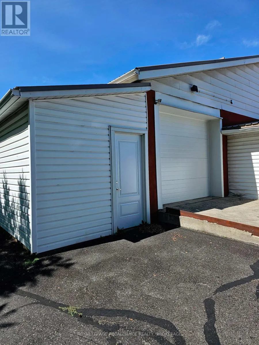 666 COLLINS BAY ROAD