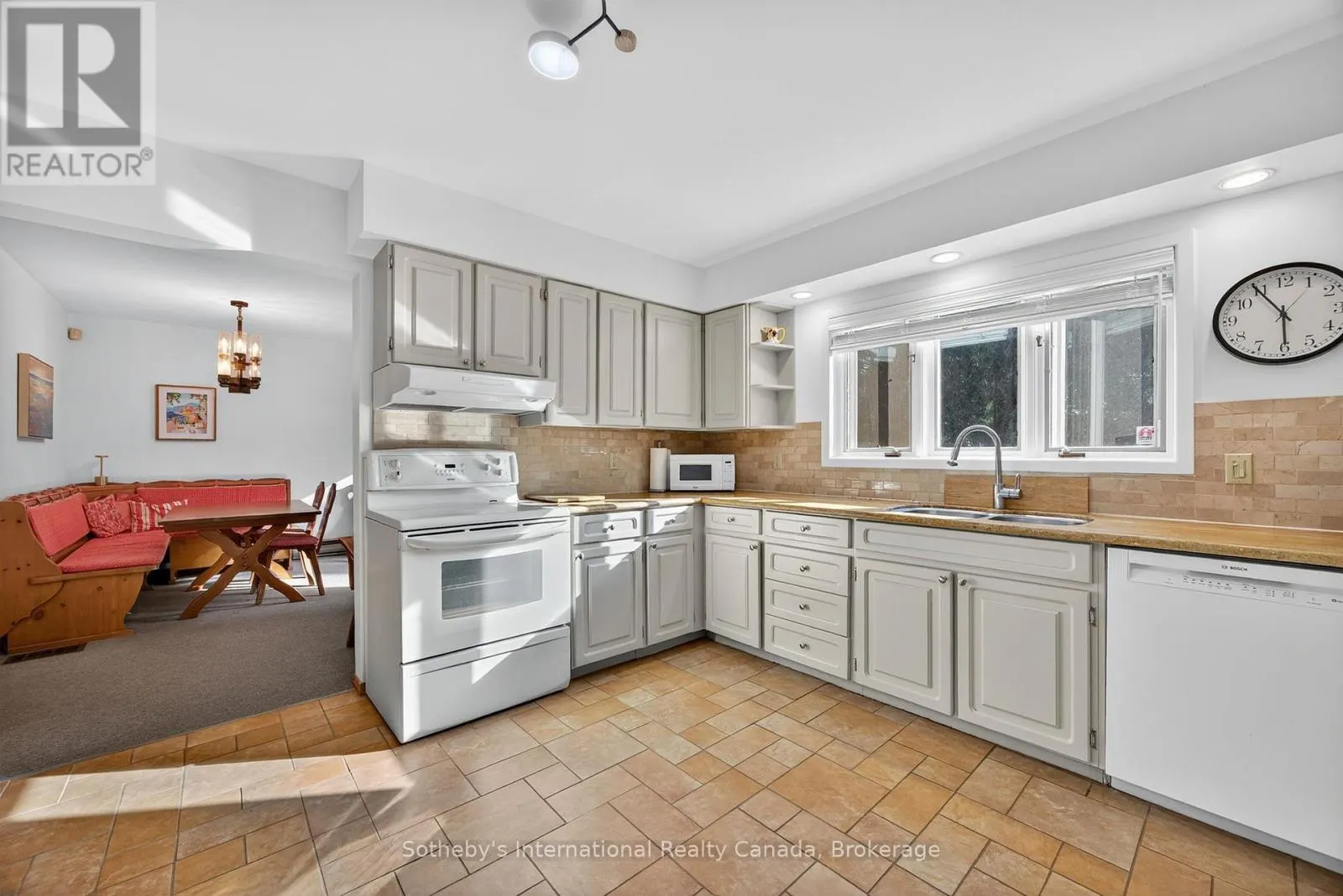 152 BAYVIEW AVENUE