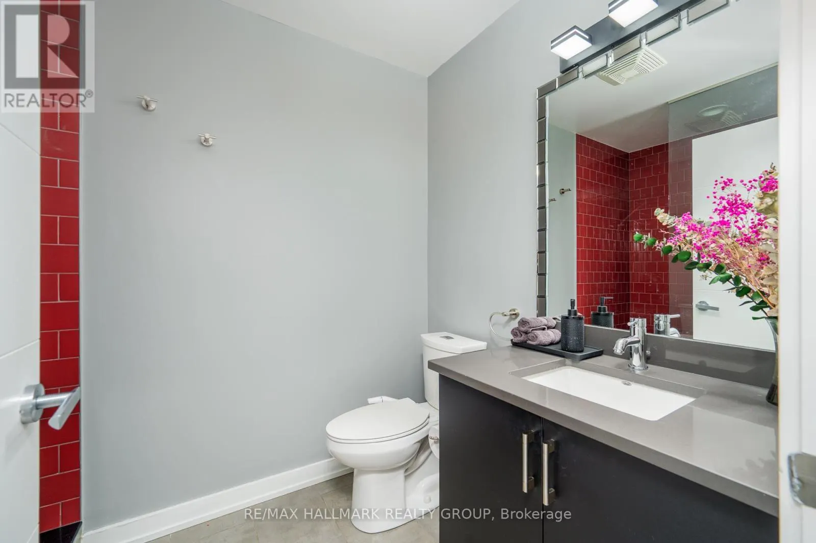 2701 - 195 BESSERER STREET