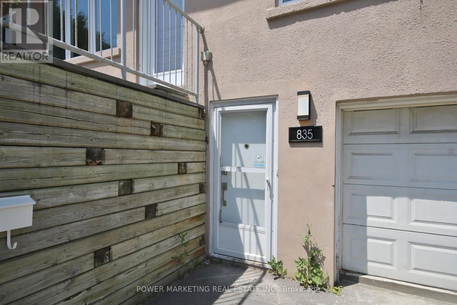 A - 835 MONTREAL ROAD