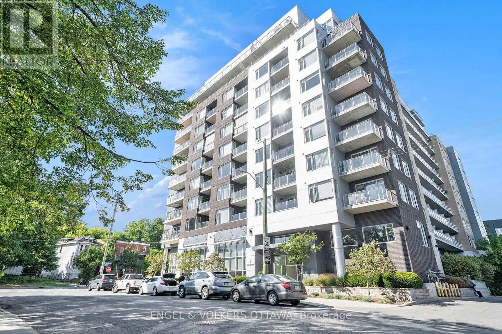 605 - 7 MARQUETTE AVENUE