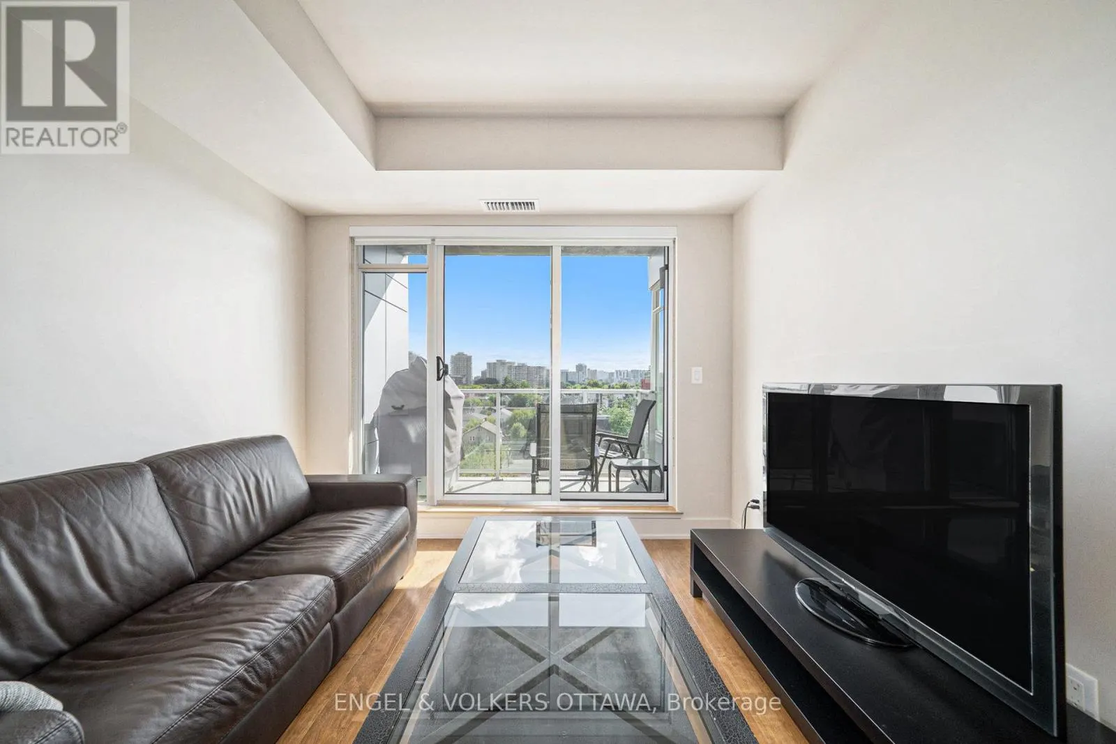 605 - 7 MARQUETTE AVENUE