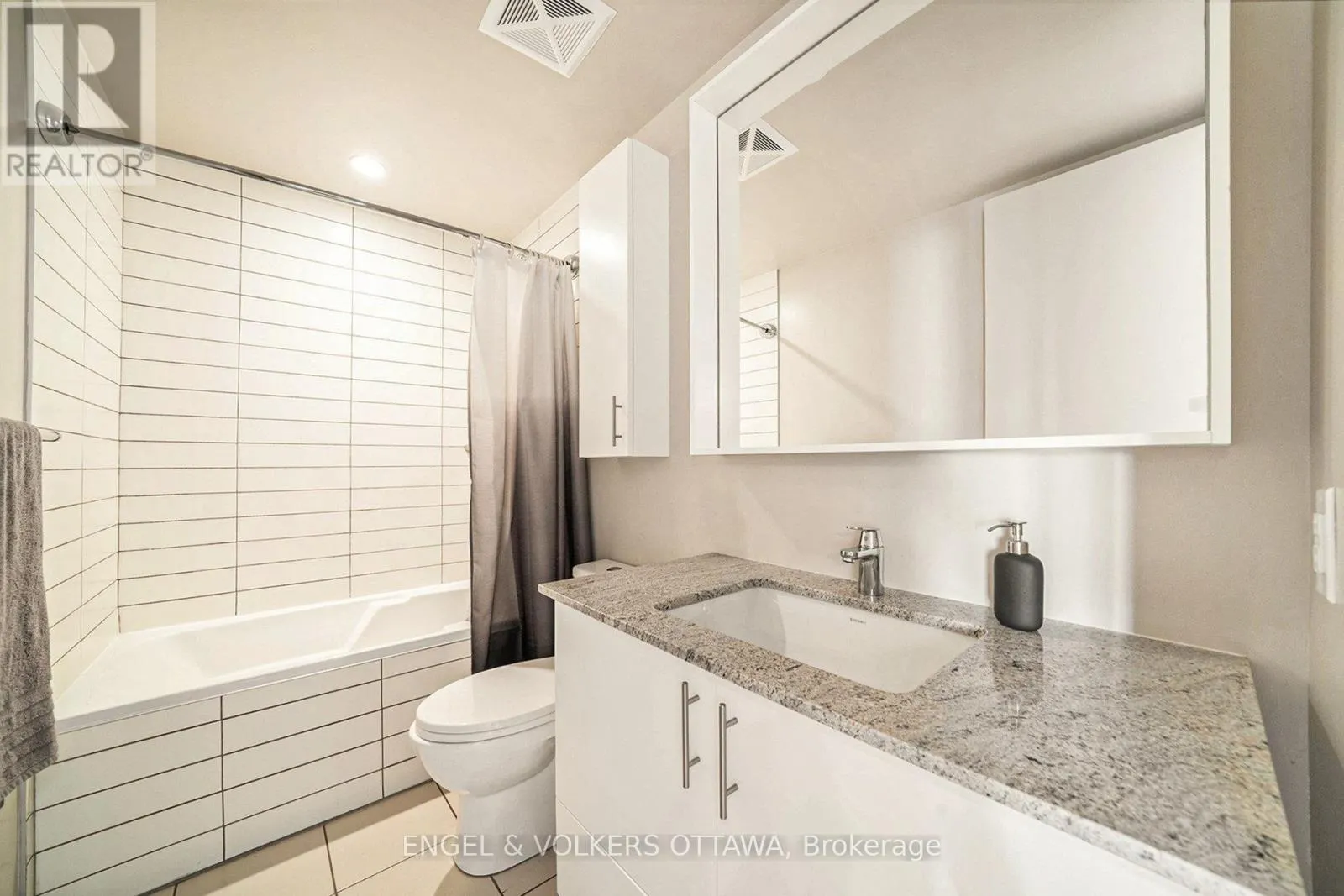 605 - 7 MARQUETTE AVENUE