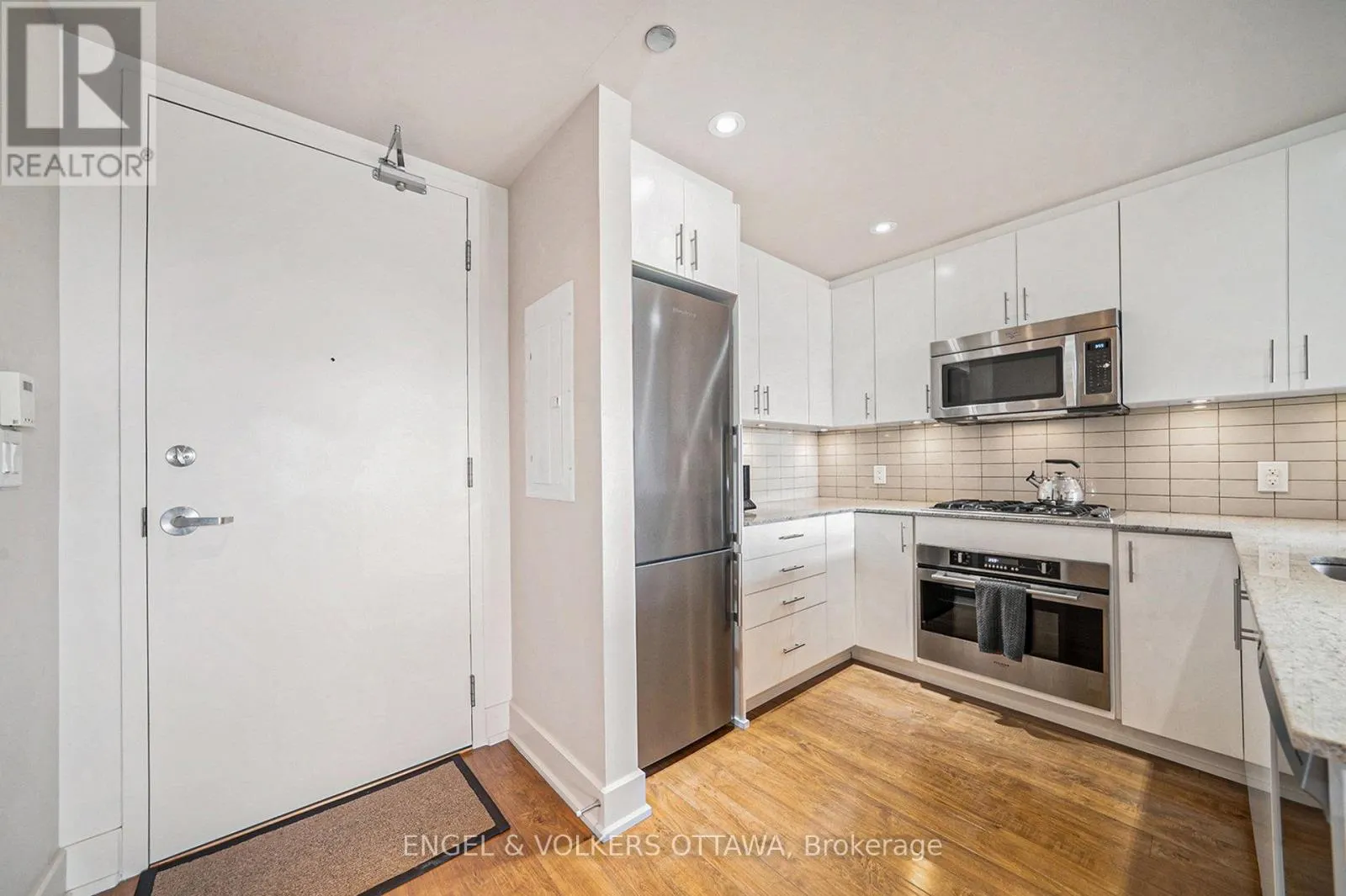 605 - 7 MARQUETTE AVENUE