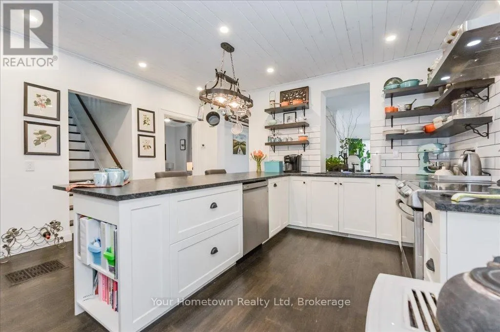 6933 WELLINGTON 7 ROAD