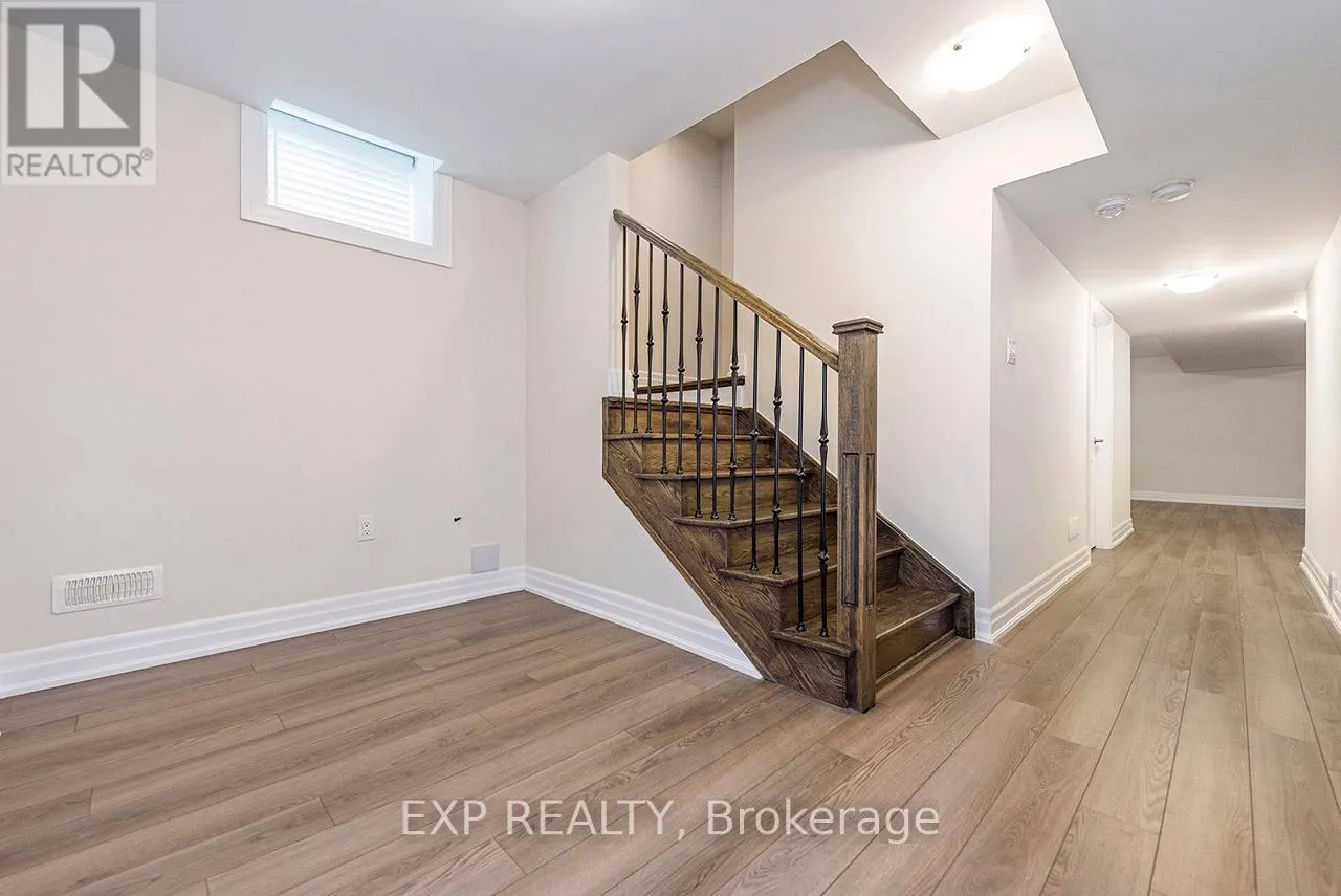 35 WINDSOR CIRCLE