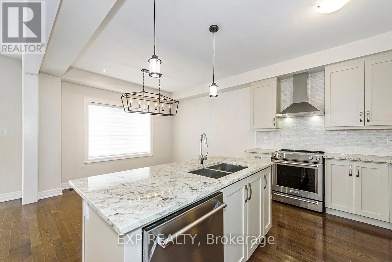 35 WINDSOR CIRCLE