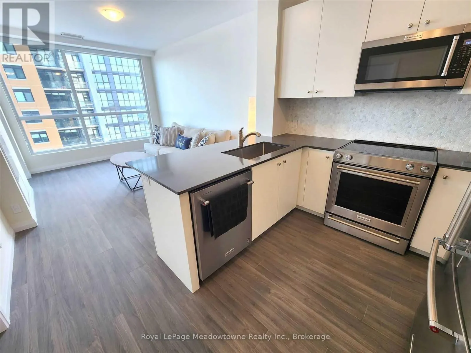 1605 - 104 GARMENT STREET, #1605