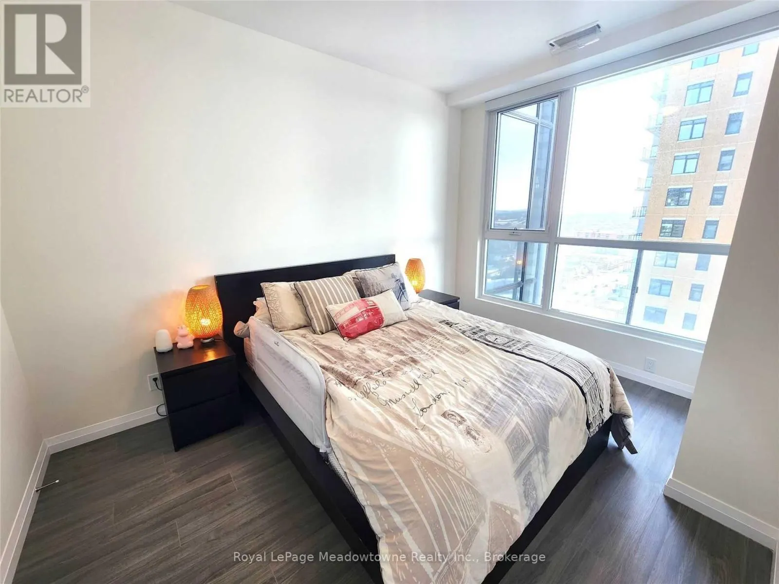 1605 - 104 GARMENT STREET, #1605