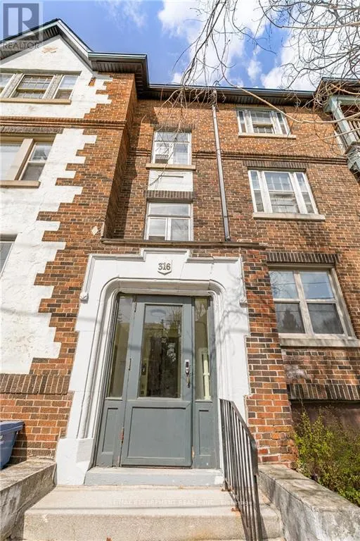 11 - 316 ABERDEEN AVENUE