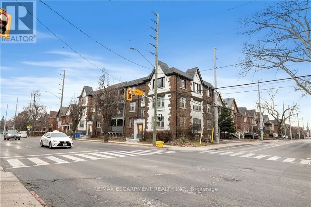 11 - 316 ABERDEEN AVENUE