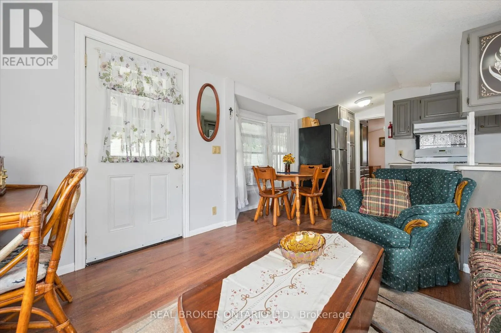 445 PINE PASS