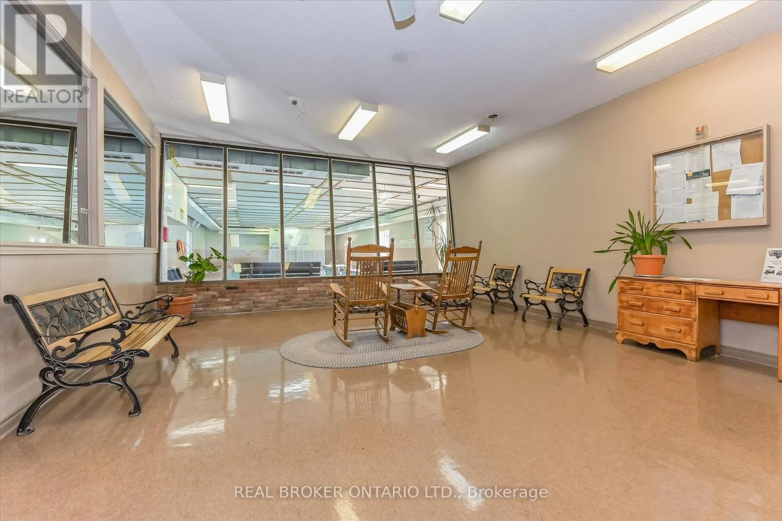 445 PINE PASS