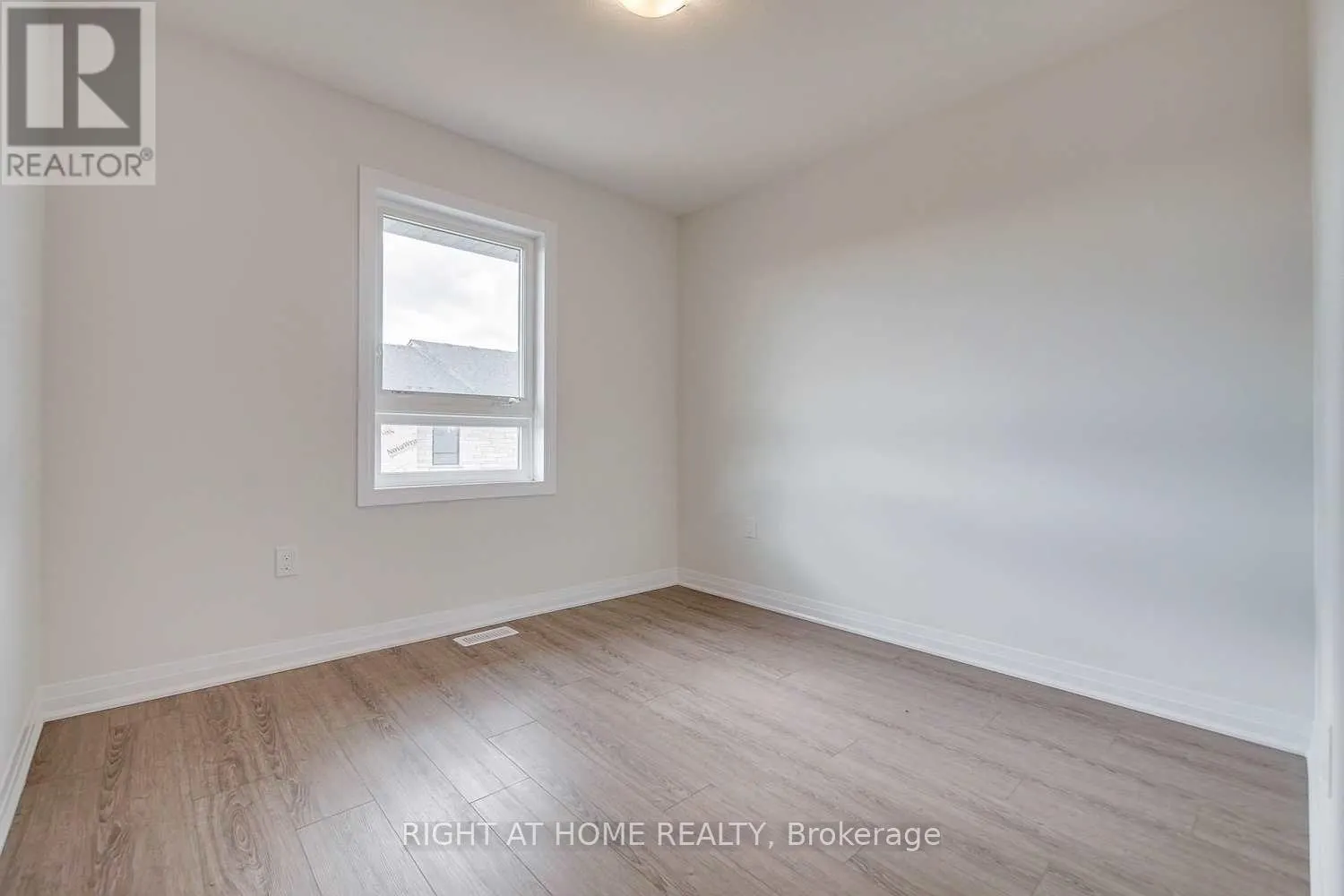 #45 - 51 SPARROW AVENUE