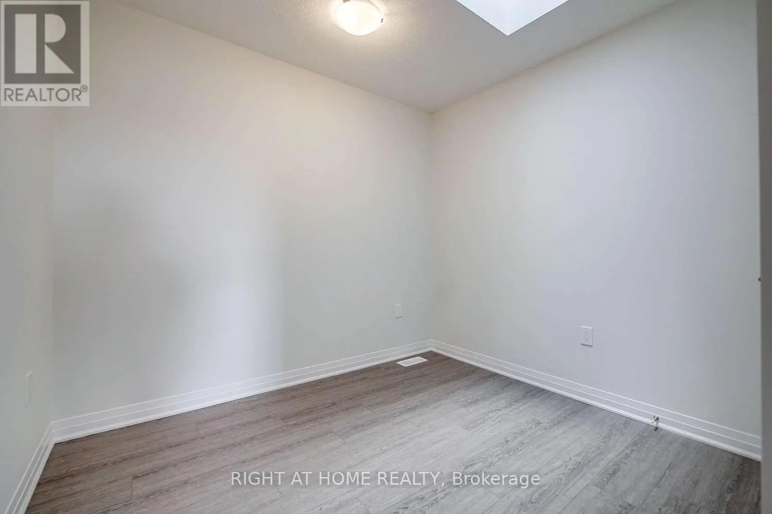 #45 - 51 SPARROW AVENUE