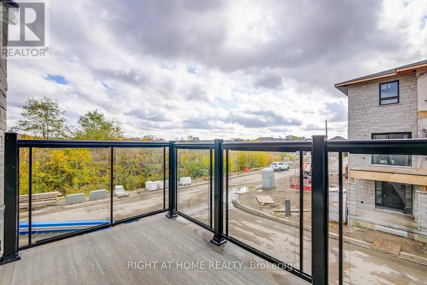 #45 - 51 SPARROW AVENUE
