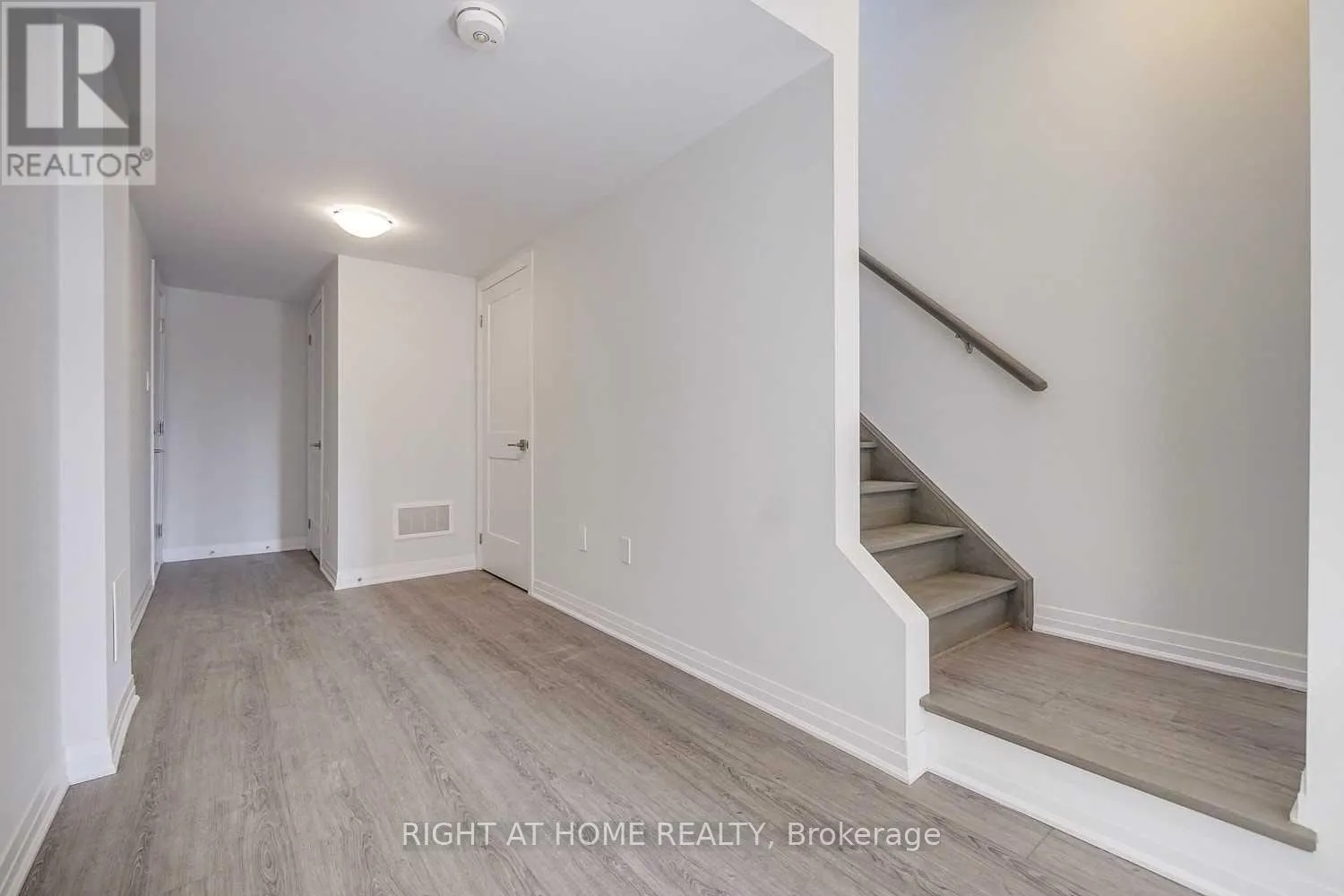 #45 - 51 SPARROW AVENUE