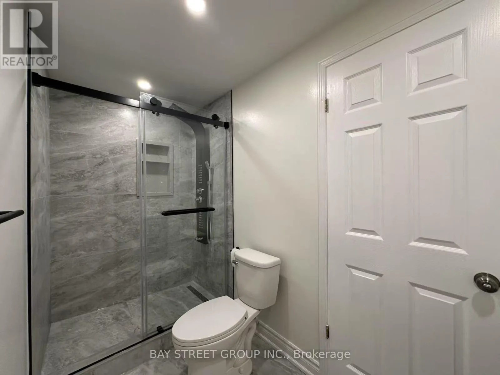 19 SILVERSMITH COURT