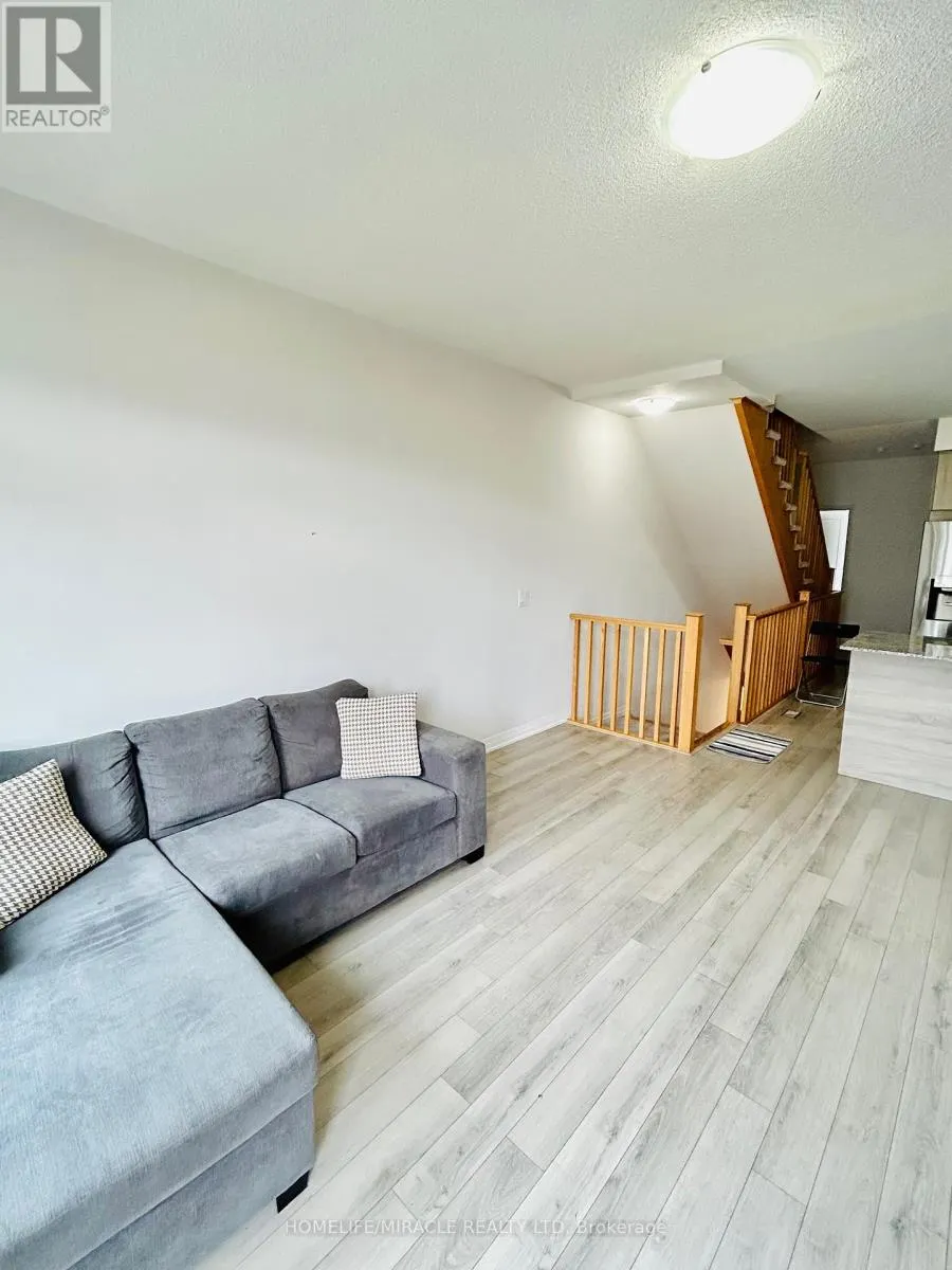 302 - 585 COLBORNE STREET