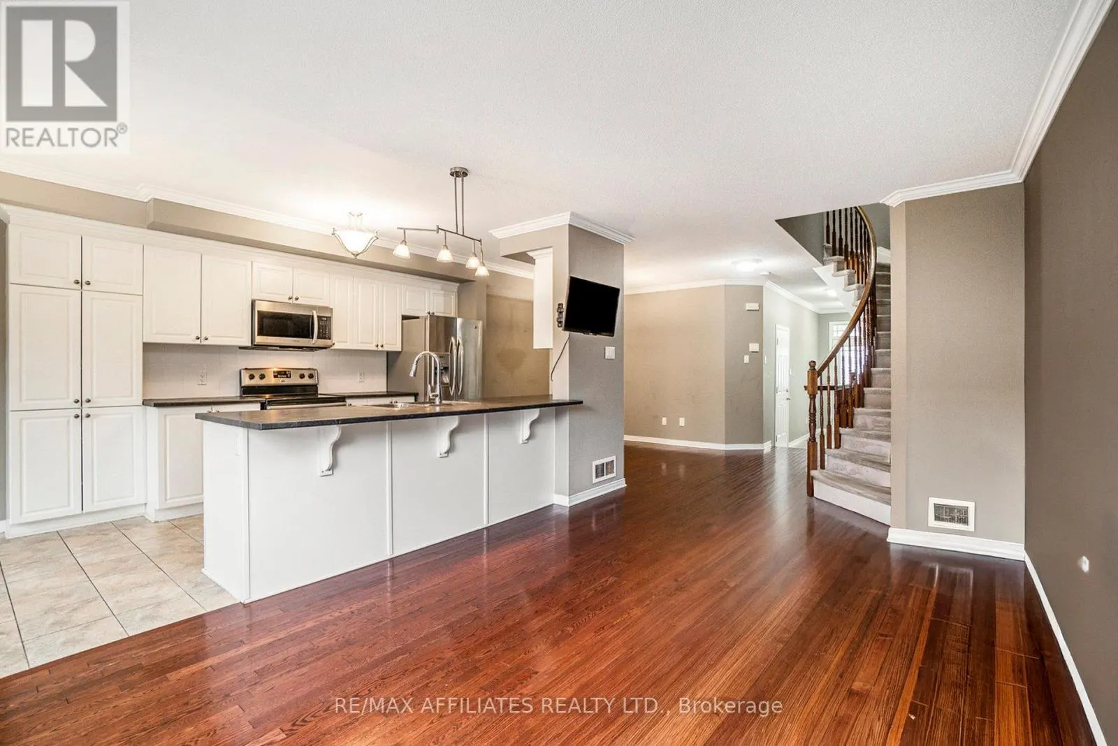 714 REGIMENT AVENUE