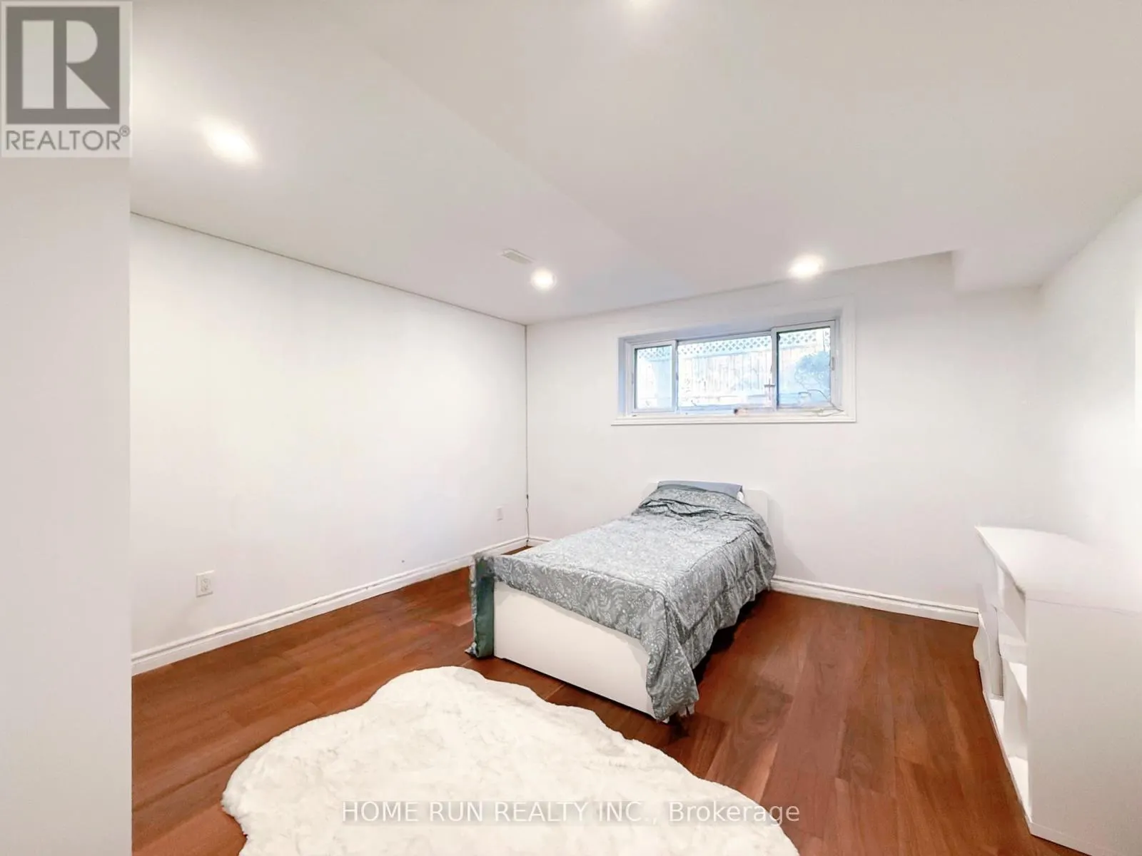 UNIT B - 90 MACFARLANE ROAD